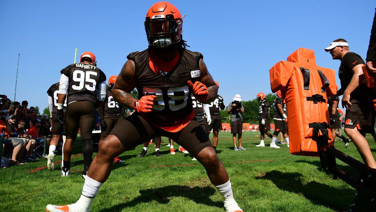 Which Browns offensive tackle is standing out in training camp? - cleveland .com