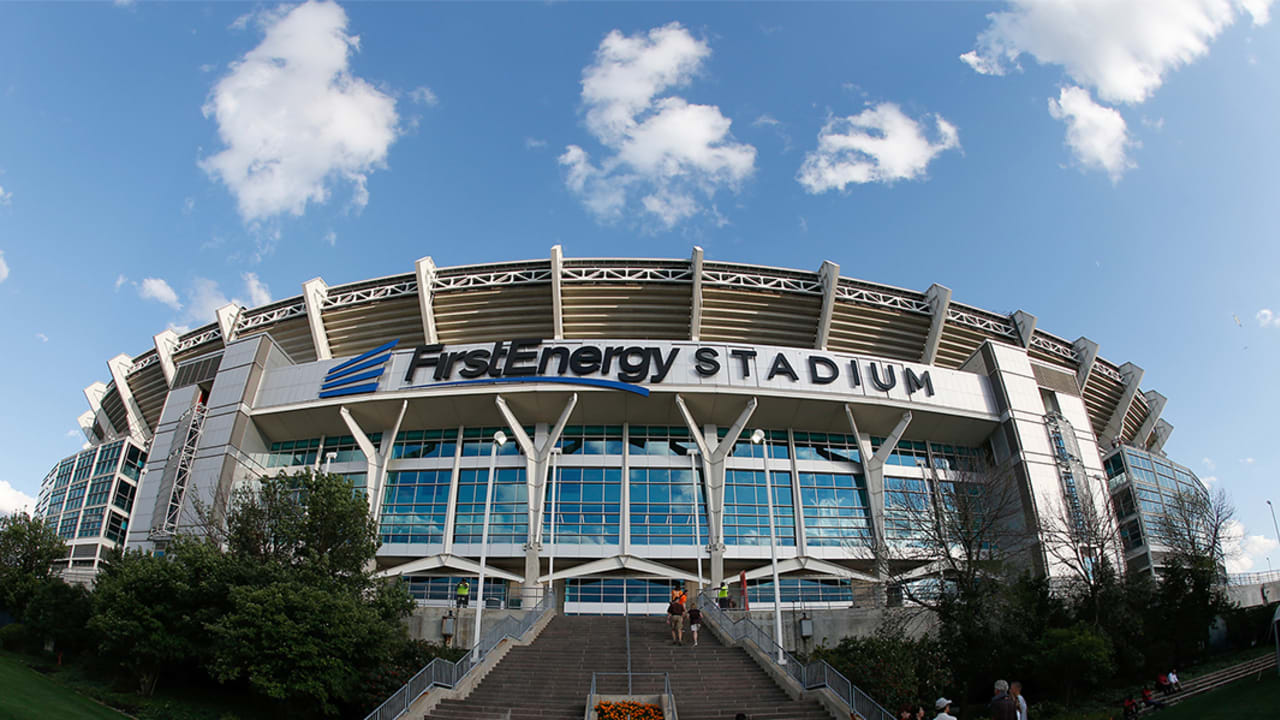 Browns, Cleveland leaders meet about lakefront and stadium