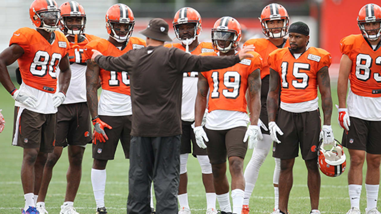 WATCH: Former Browns QB DeShone Kizer breaks down Hue Jackson's confusing  playcalls