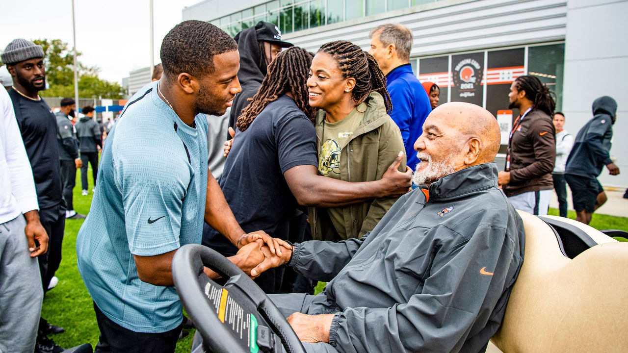 Nick Chubb cherishes time spent with Jim Brown, honored to share