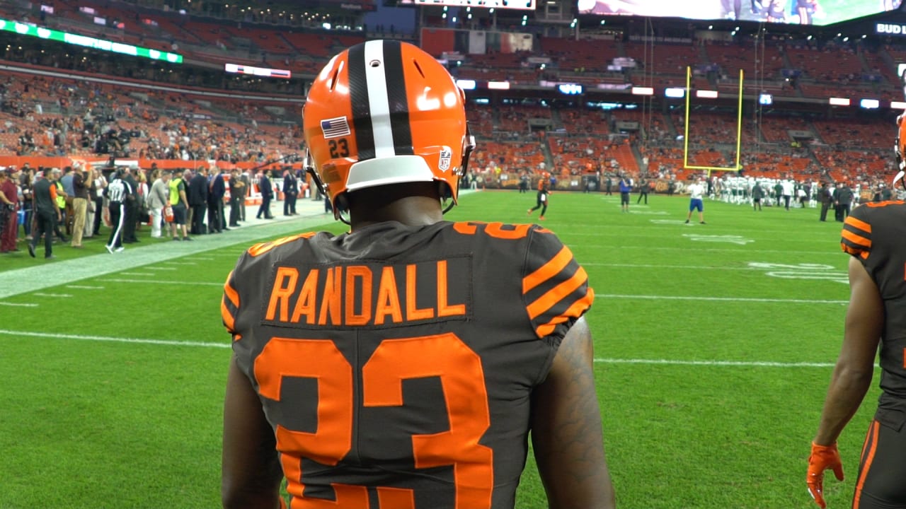 Denzel Ward surprises NFL Extra Points Cardmembers at the Browns Pro Shop