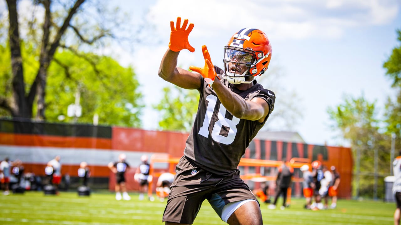 Cleveland Browns on X: rookie minicamp day ✌️ 