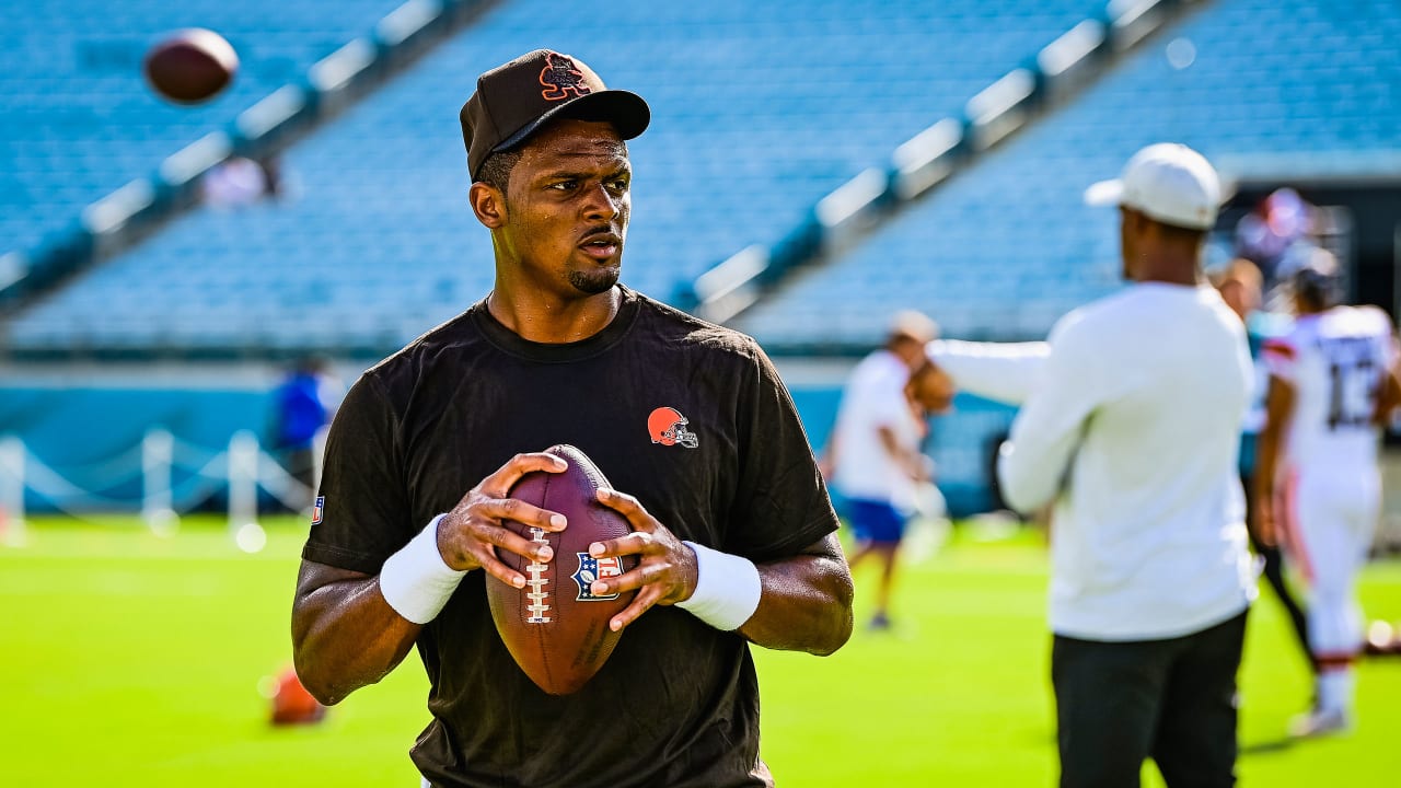 Deshaun Watson speaks with Aditi Kinkhabwala before start vs. Jaguars