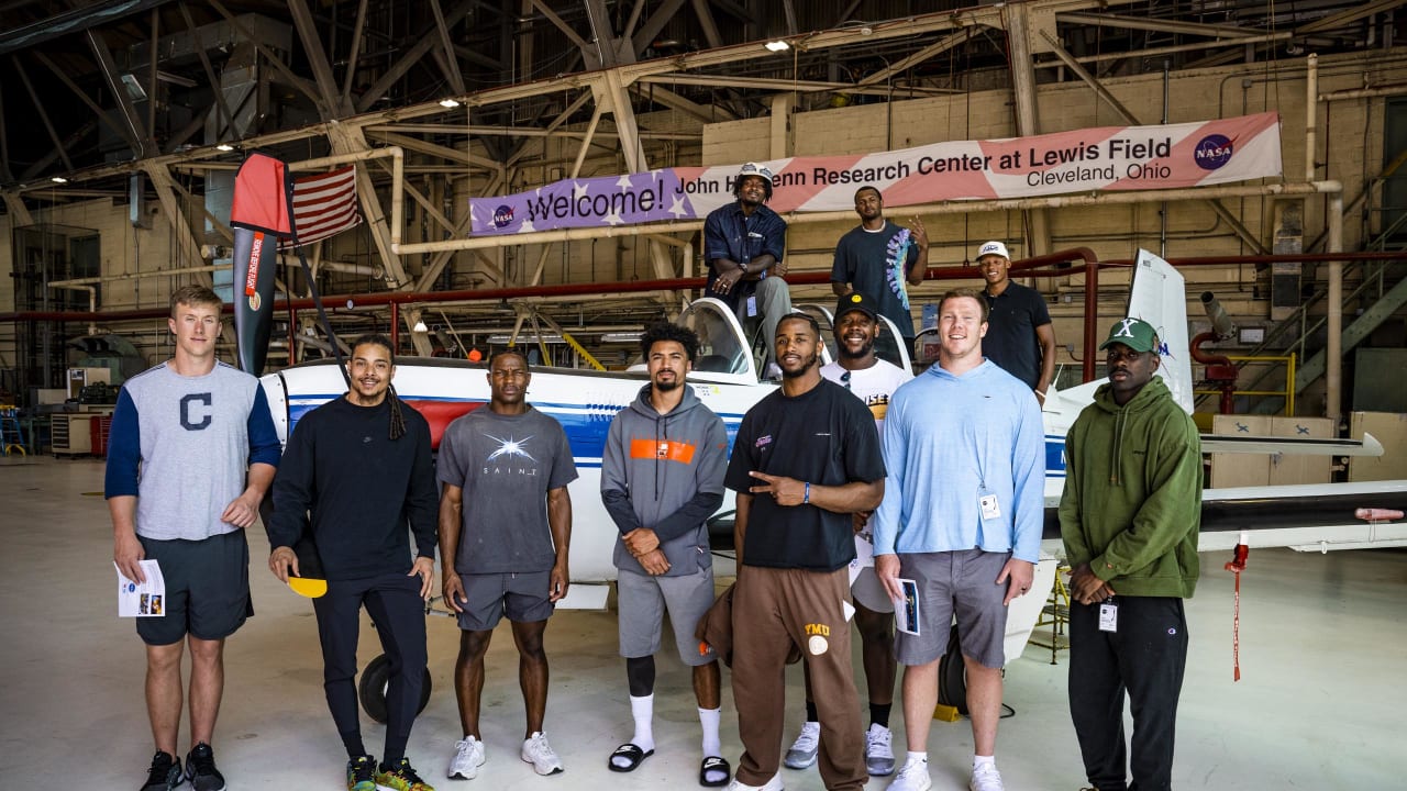 Browns QB Josh Dobbs takes teammates on field trip to NASA's Glenn