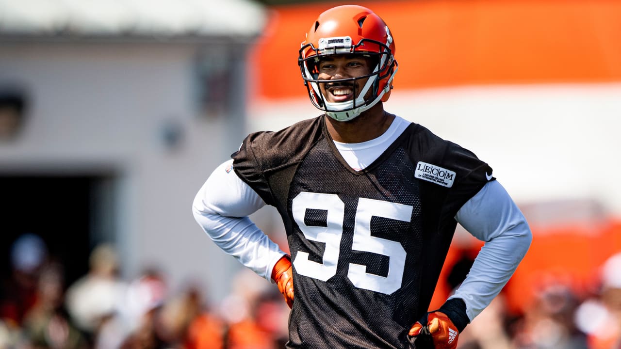 Browns star Garrett respects decision to bench him 3 plays