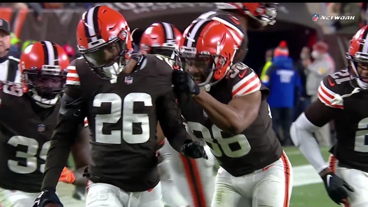 Cleveland Browns' Greedy Williams runs through a drill during an