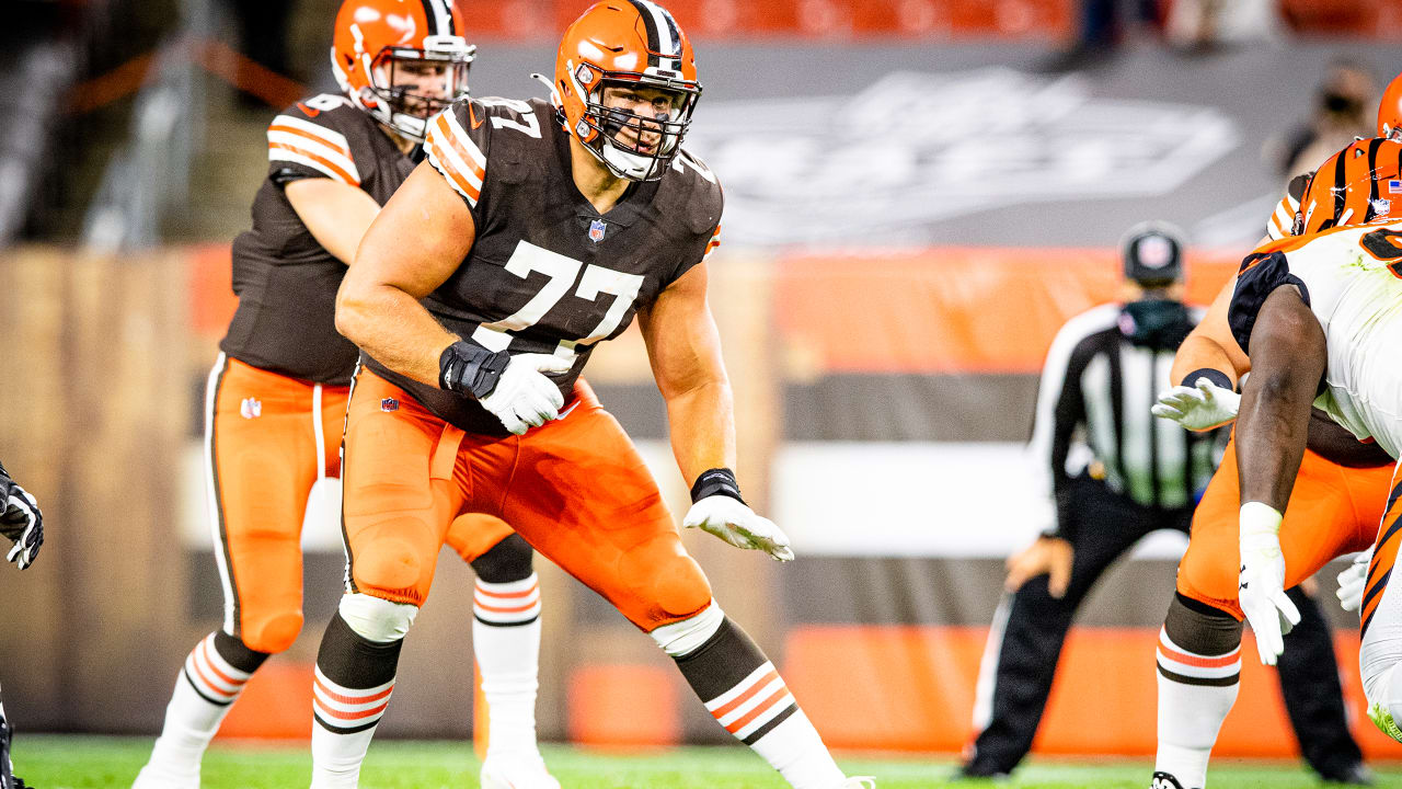 Browns camp notes: Joe Thomas exits practice