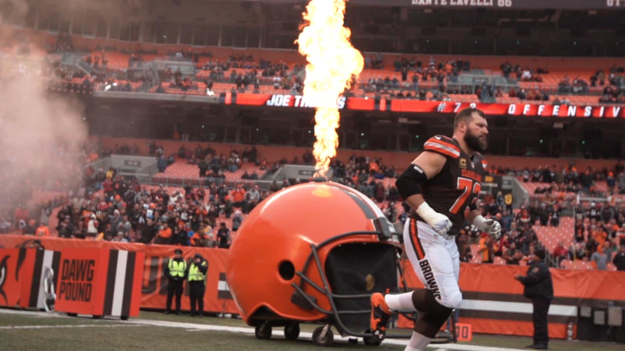 Cleveland Browns head coach Sam Rutigliano congratulates Raiders