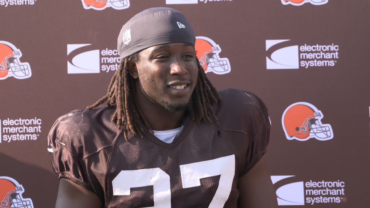 Kareem Hunt is down 10 pounds from his 2022 playing weight, source says,  and is hungry to excel for the Browns again 