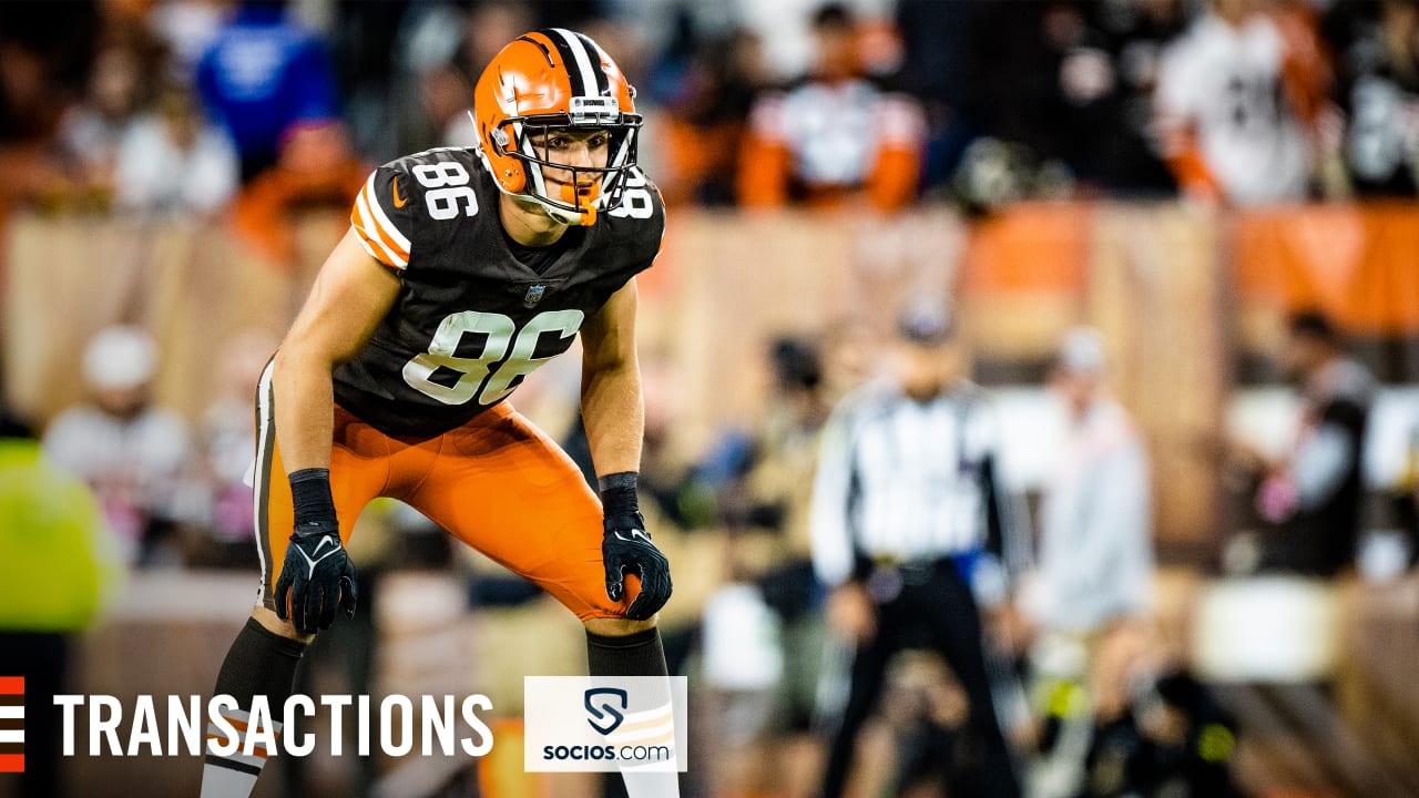 Browns sign TE Miller Forristall to active roster, elevate DT Roderick