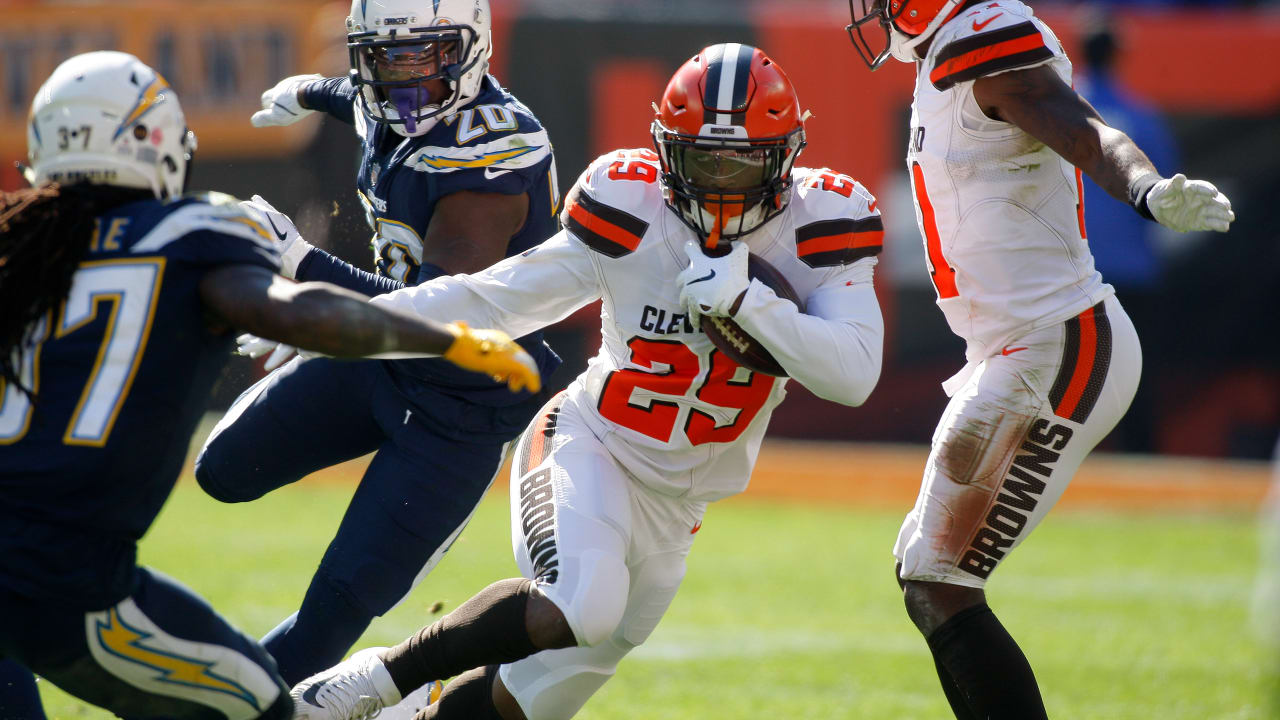 Chargers edge Browns in an old-fashioned, run-dominated game