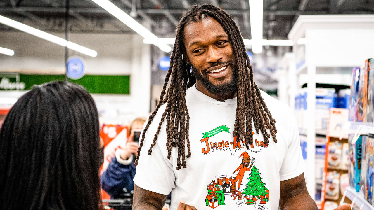 Jadeveon Clowney treats 25 kids from Passages with fulfilling, joy-filled  Meijer shopping spree