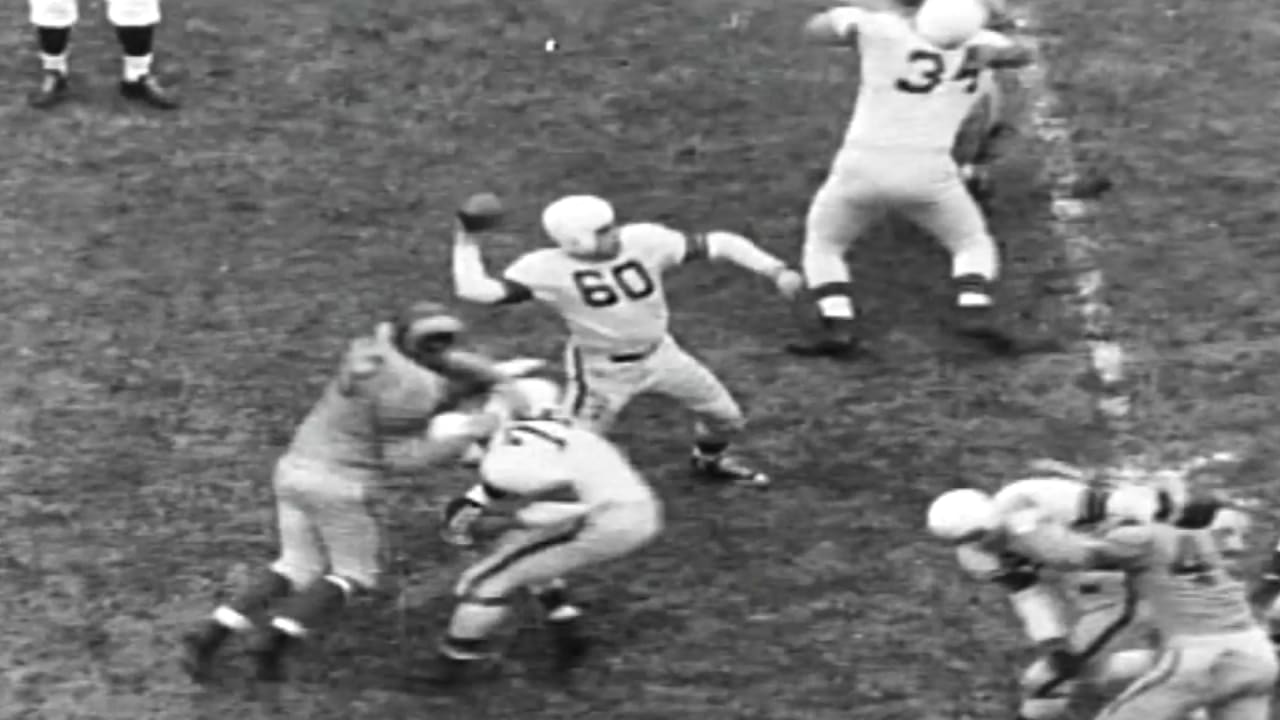 Otto Graham leads the 1950 Cleveland Browns to their first NFL championship