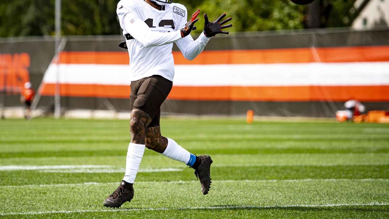 Odell Beckham Jr. wears Jarvis Landry t-shirt in pregame warmups