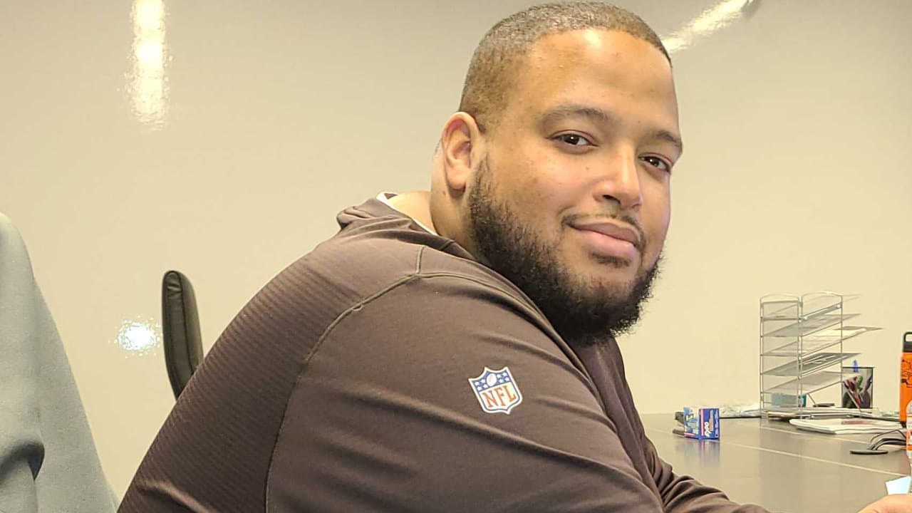 Jonathan Decoster named Browns' offensive quality control coach - Vimarsana News