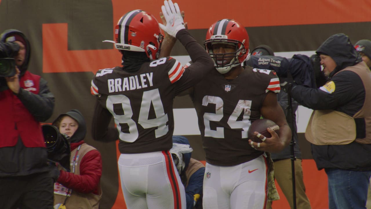 Watch Nick Chubb dash for a 70-yard touchdown run against the Bengals 