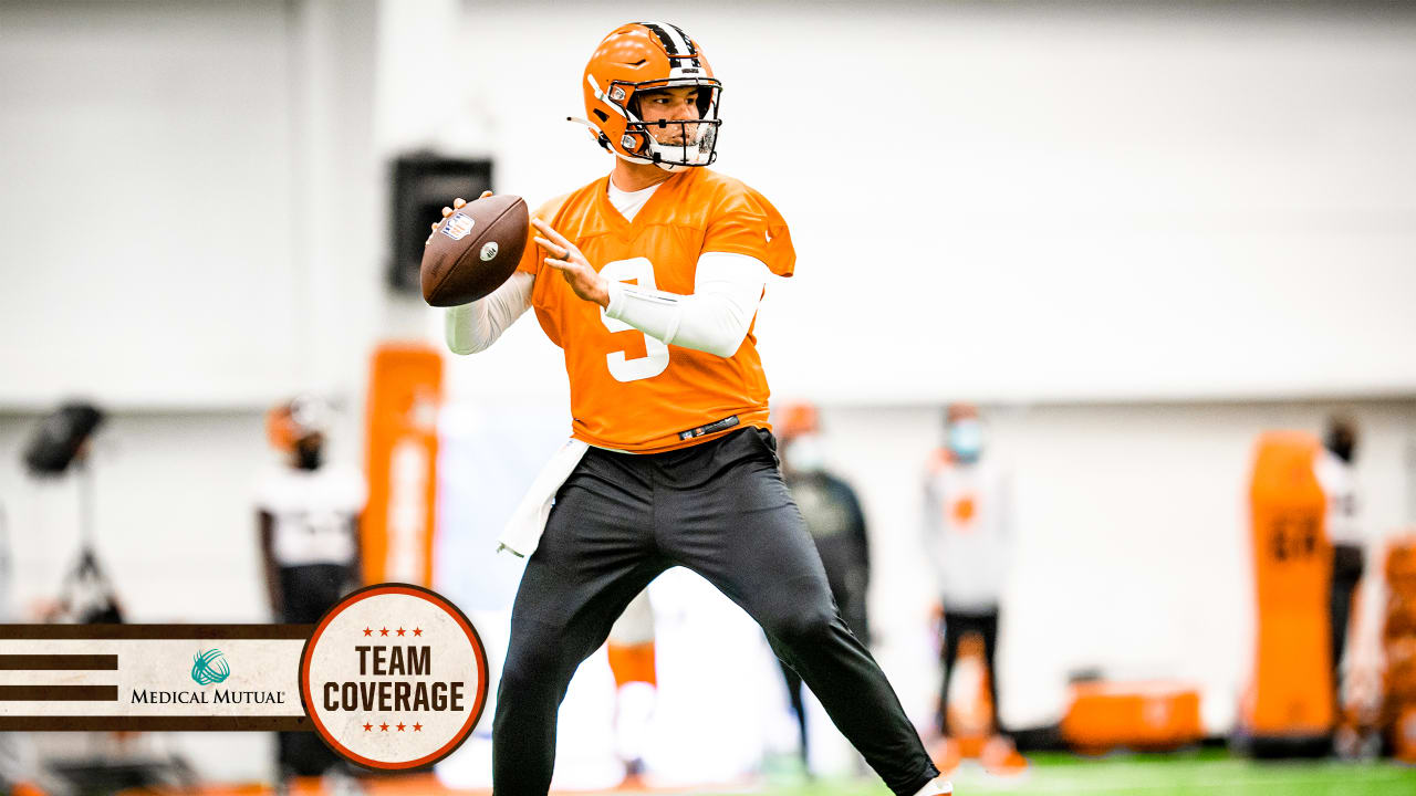 Cleveland Browns quarterback Nick Mullens (9) throws against the