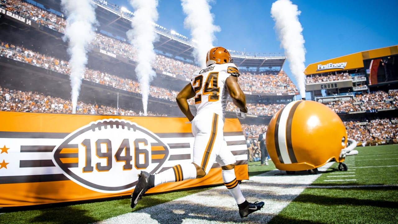 Cleveland Browns running back Nick Chubb (24) rushes against Buffalo Bills  on Sunday, Nov. 10, 2019 in Cleveland, O.H. (AP Photo/Rick Osentoski Stock  Photo - Alamy