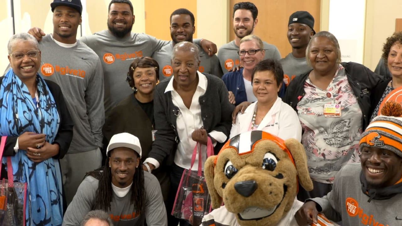 Cleveland Browns QB Deshaun Watson Visits Fatima Family Center