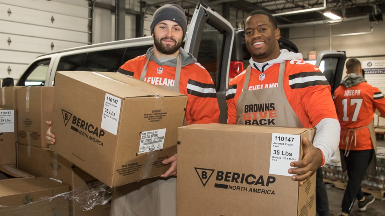 Photos: Browns volunteer at Greater Cleveland Food Bank before