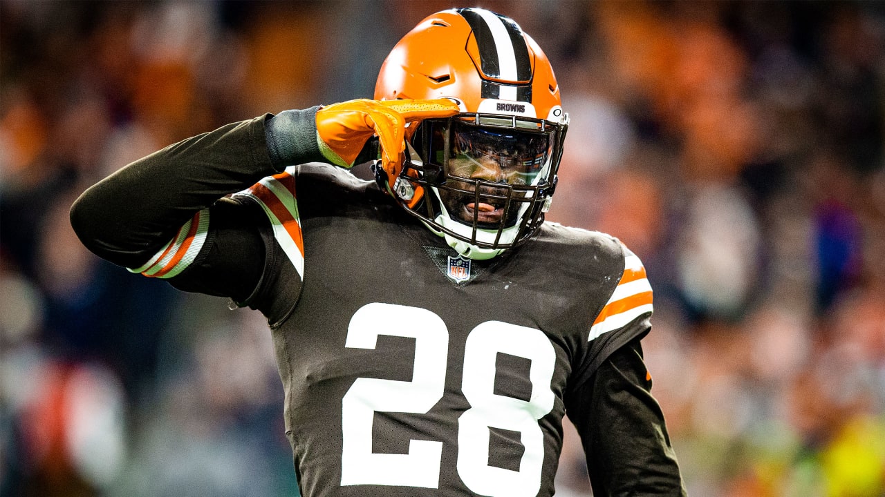 Browns LB Jeremiah Owusu-Koramoah placed on the COVID-19 reserve list 