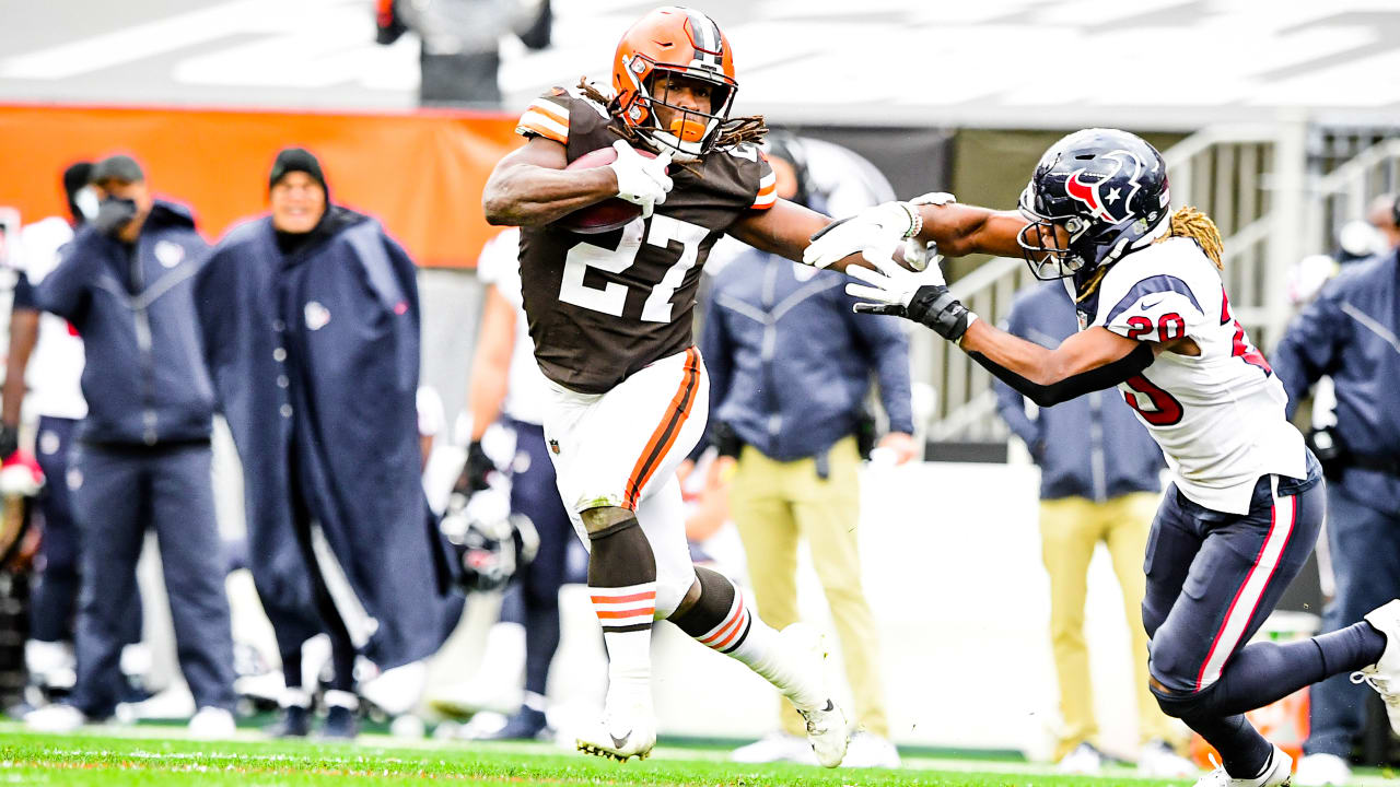 Chubb, Hunt rush Browns past Texans, 10-7