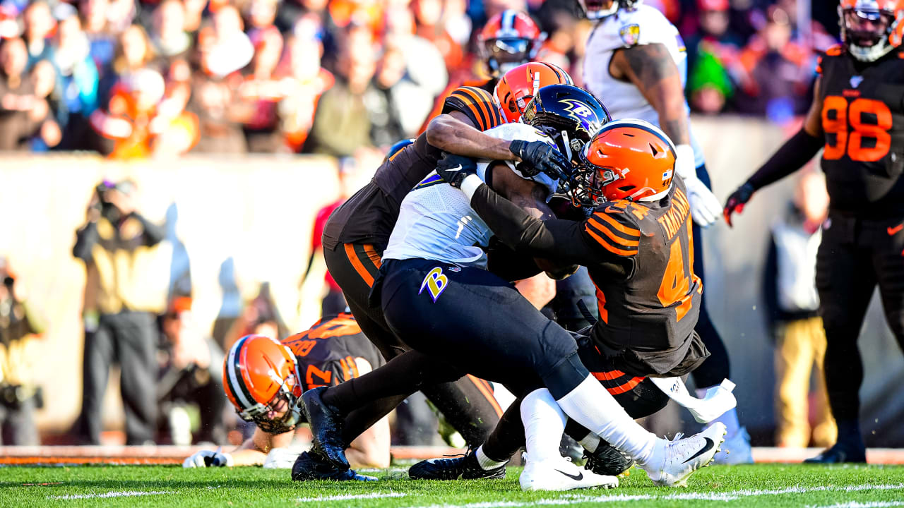 Lamar Jackson's three touchdowns have Ravens leading Browns 21-3 at halftime