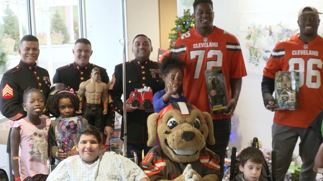 Shon Coleman, Browns players visit UH Rainbow Babies & Children's