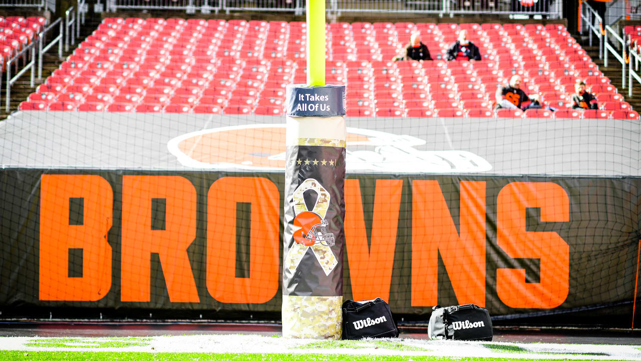 Browns vs. Texans game in weather delay due to high winds and hail in  Cleveland 