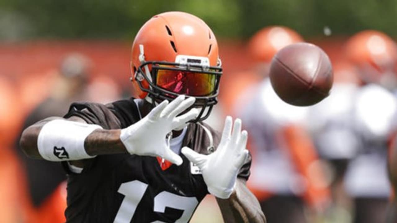 Former Cleveland Browns Eric Metcalf waves to fans during the