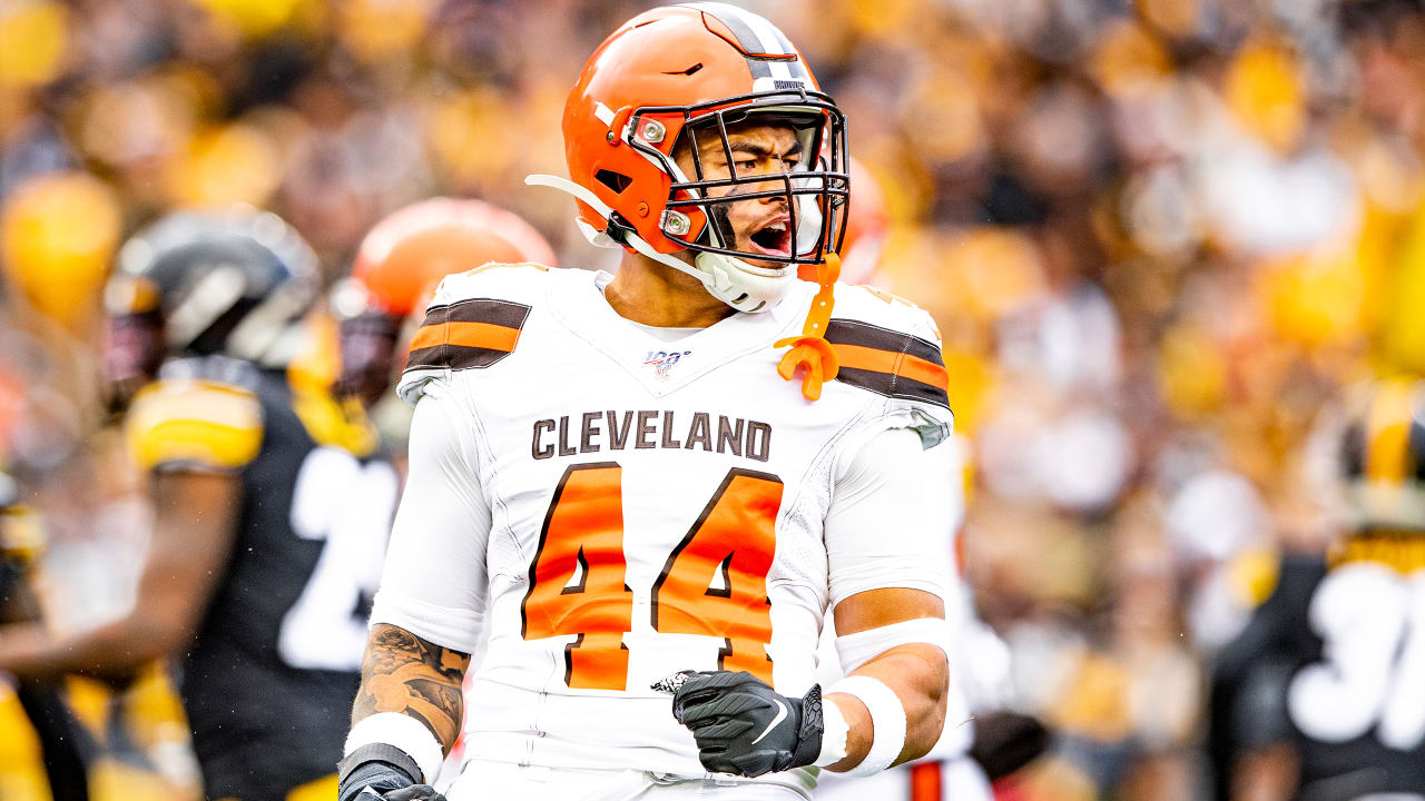 Cleveland Browns outside linebacker Sione Takitaki (44) warms up prior to  the start of an NFL football game against the New England Patriots, Sunday,  Nov. 14, 2021, in Foxborough, Mass. (AP Photo/Greg