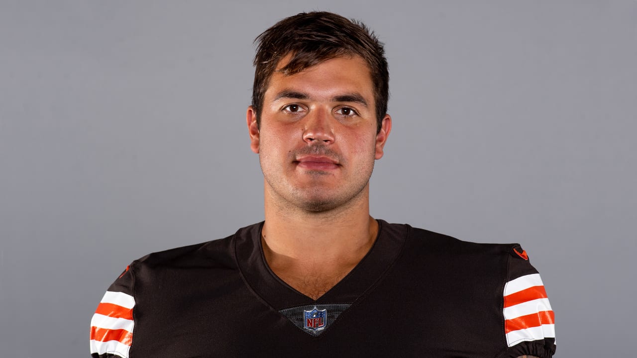 Cleveland Browns offensive tackle Jack Conklin (78) looks to make