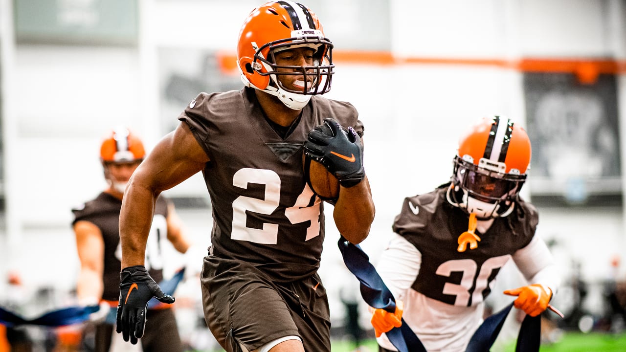 Nick Chubb thrilled for D'Ernest Johnson, hoping to join him Sunday