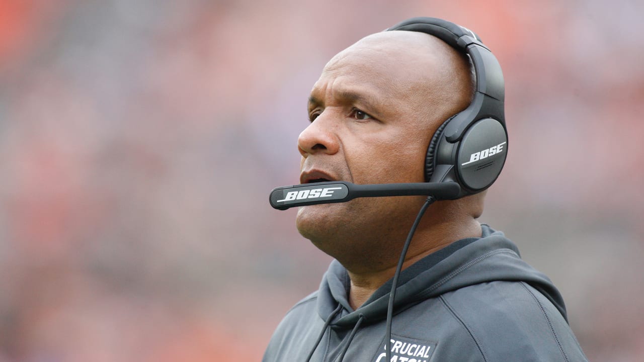 Browns name Hue Jackson as head coach