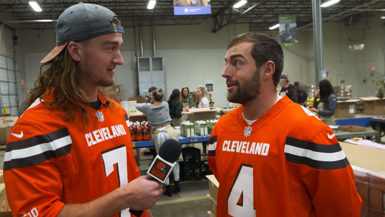 Scottish Hammer Jamie Gillan learns about Thanksgiving