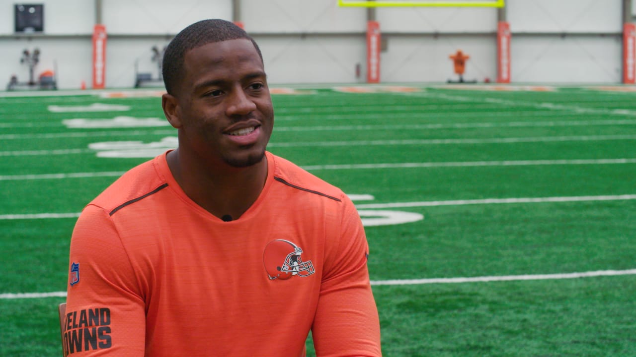 Nick Chubb shows off new Browns jersey with TikTok dance