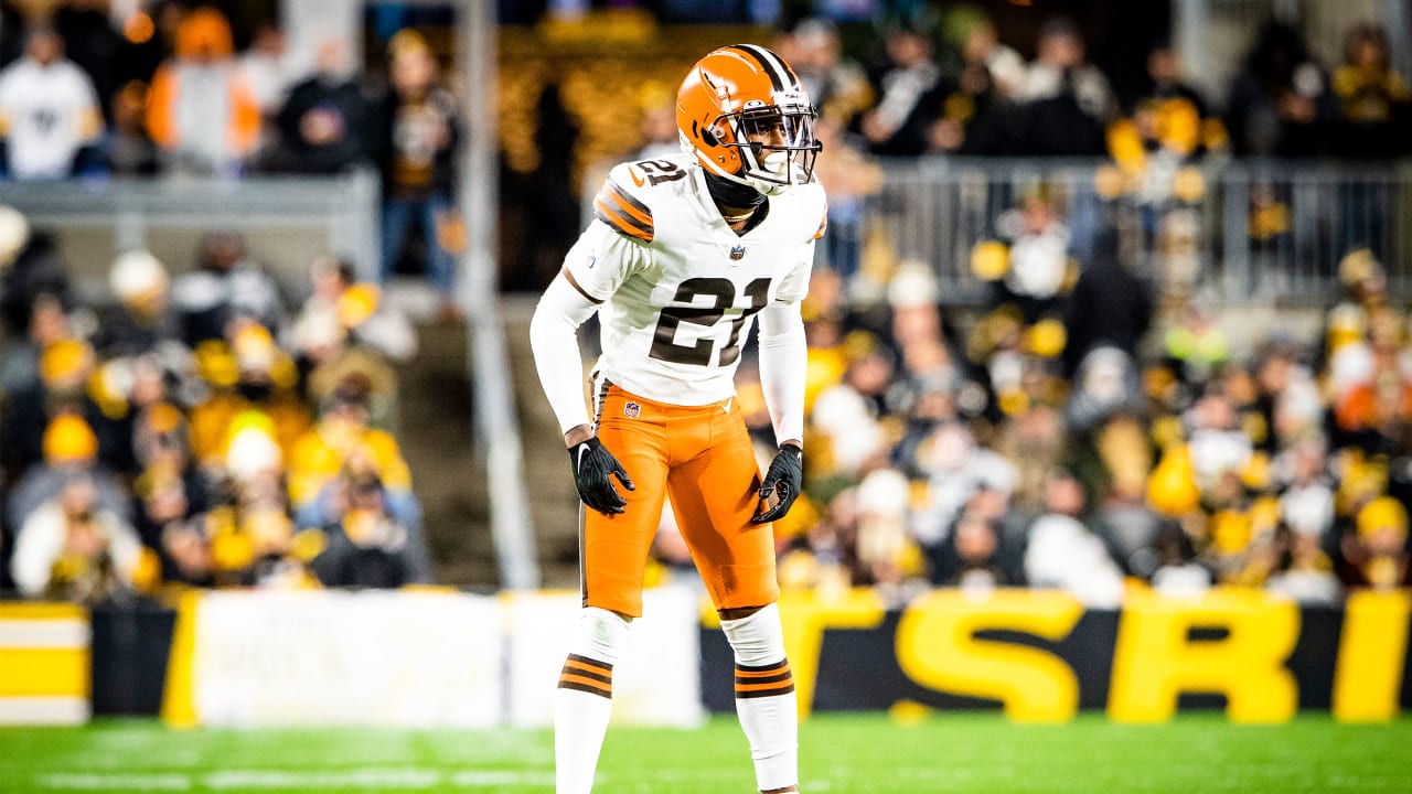 Browns place CB Denzel Ward on reserve/COVID-19, activate RB D'Ernest Johnson and make other roster moves - Vimarsana News