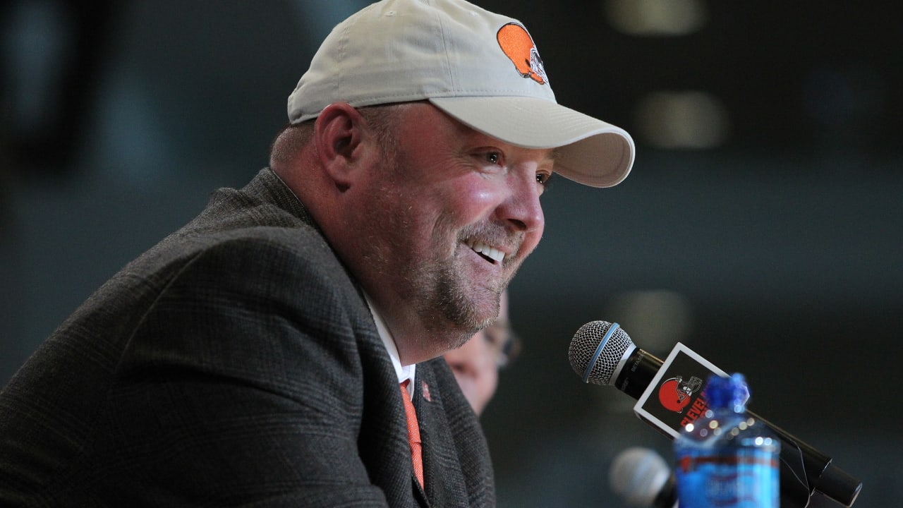 ESPN Cleveland's Tony Grossi caught laughing at Browns kicker