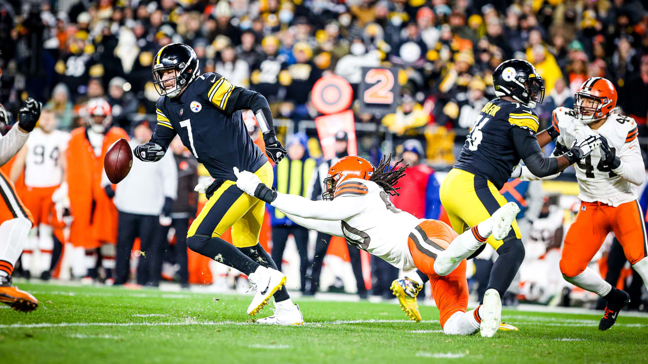 See our favorite photos from Cleveland Browns' 26-14 loss to Pittsburgh  Steelers 