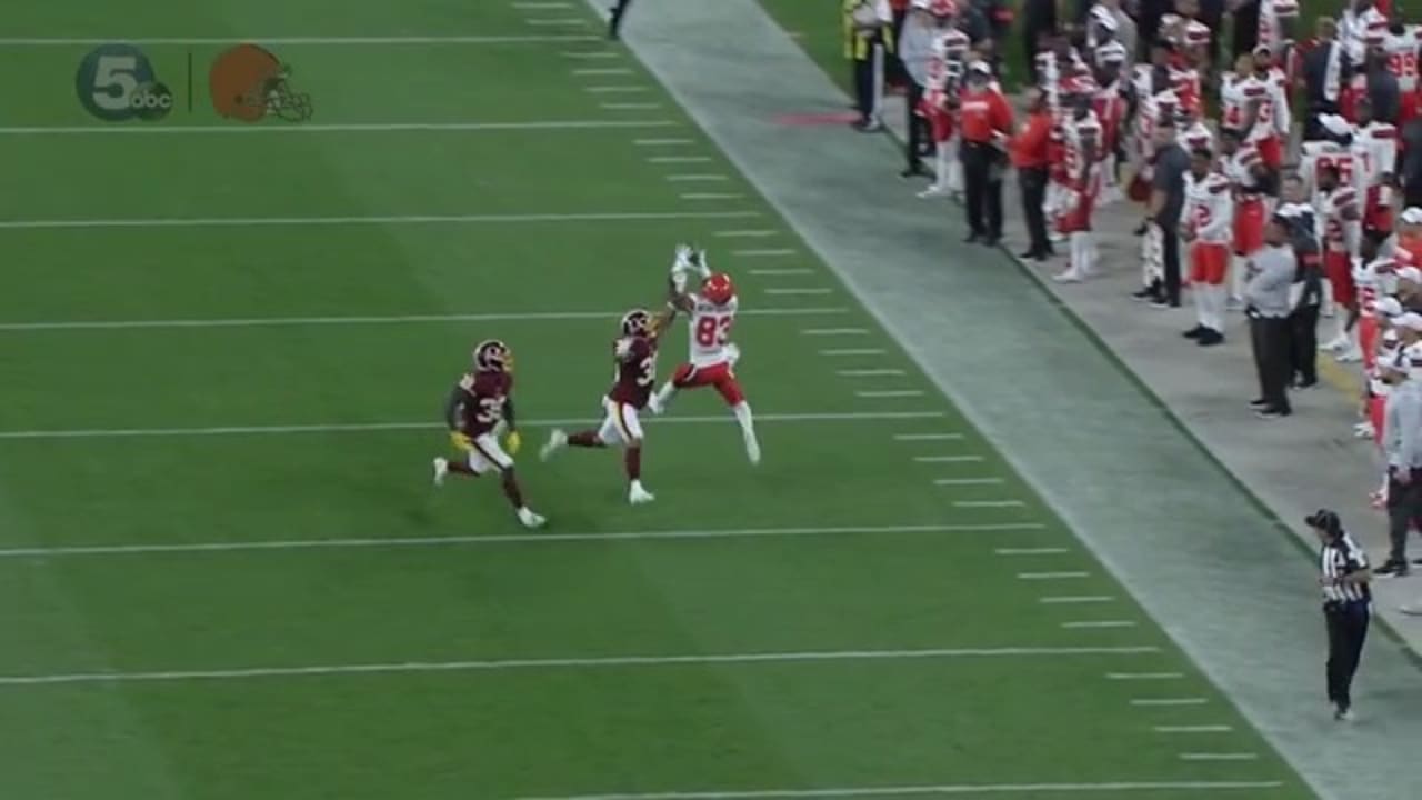 Browns rookies connect on picturesque backshoulder throw for 35 yards