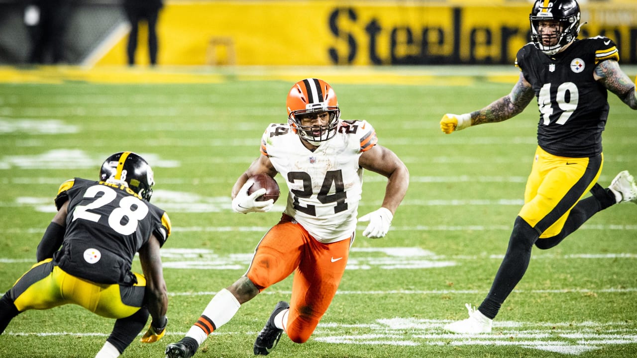 Watch Nick Chubb give the Browns a 10-7 lead vs. Washington with a