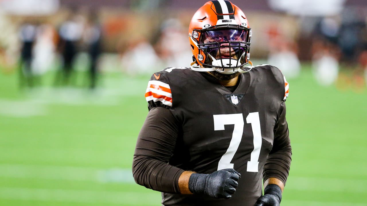 Cleveland Browns offensive tackle Jedrick Wills Jr. (71) plays