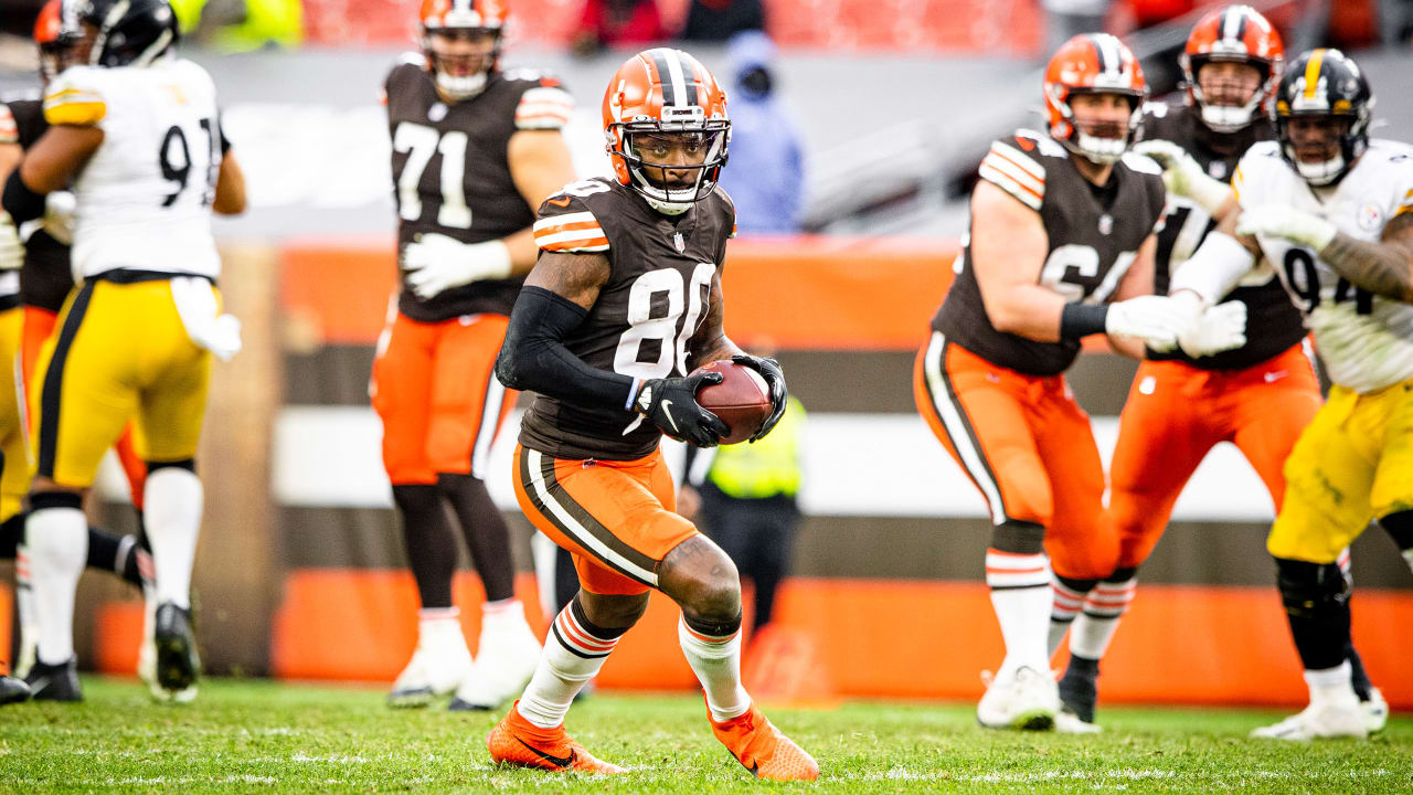 The Latest: Browns open 28-0 lead over Steelers