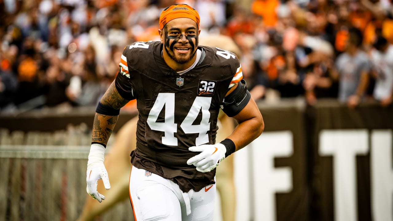 The Browns re-signed LB Sione Takitaki to a 1-year deal, per source.