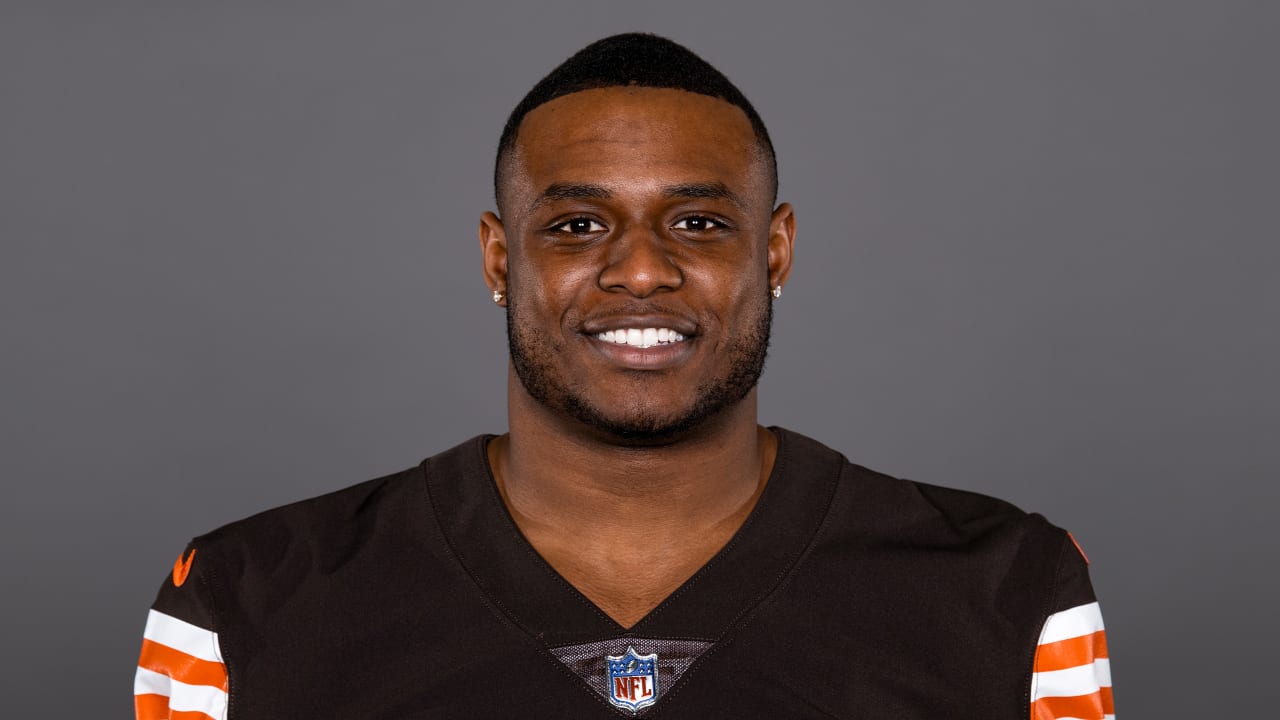 Browns place starting LB Jacob Phillips on injured reserve