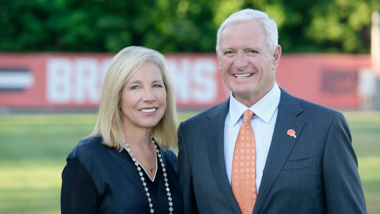 Jimmy and Dee Haslam owners of the Cleveland Browns pose for a photo  News Photo - Getty Images