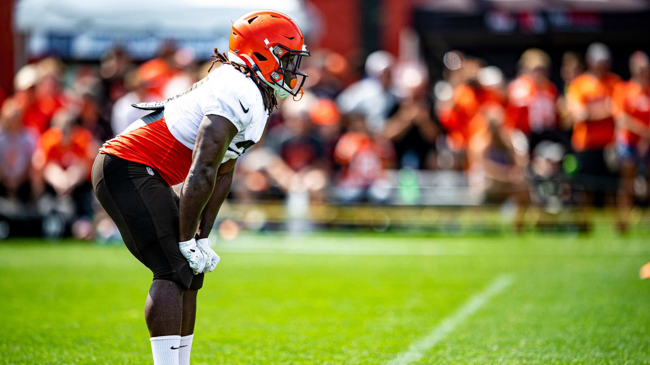 Browns' Kareem Hunt cleared to practice during suspension