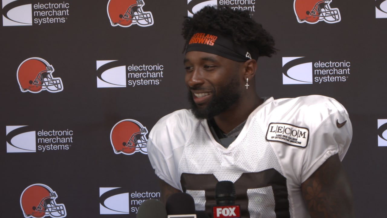 Browns' Jarvis Landry teaches youths at his football ProCamp (video/photos)  