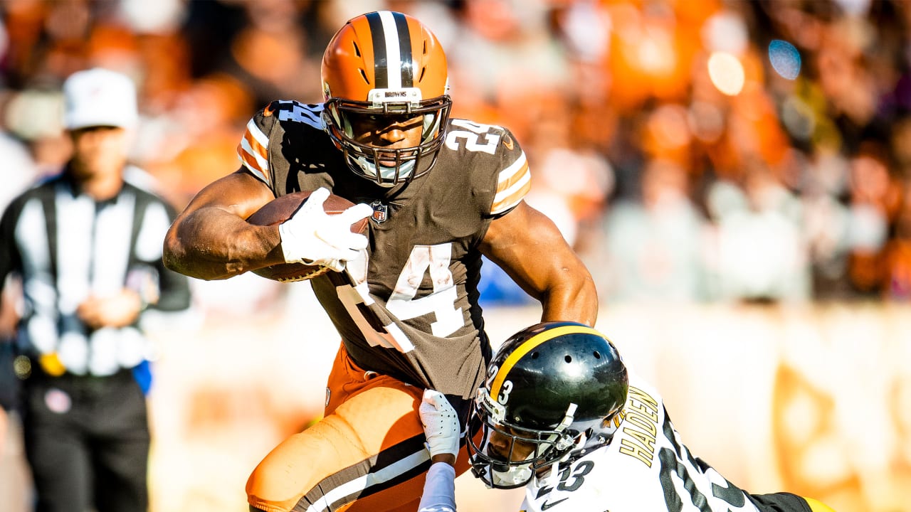 Watch: Browns' Nick Chubb goes viral with 675-pound squat