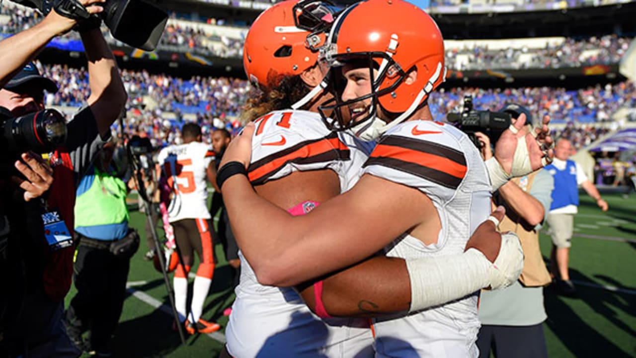 Real Bears Fans Wear Pink': Shirts Aim To Draw Breast Cancer Awareness -  CBS Chicago